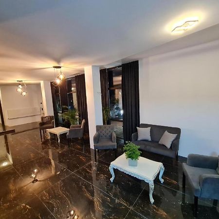 Hotel Aqua Palace Petrosani Bagian luar foto
