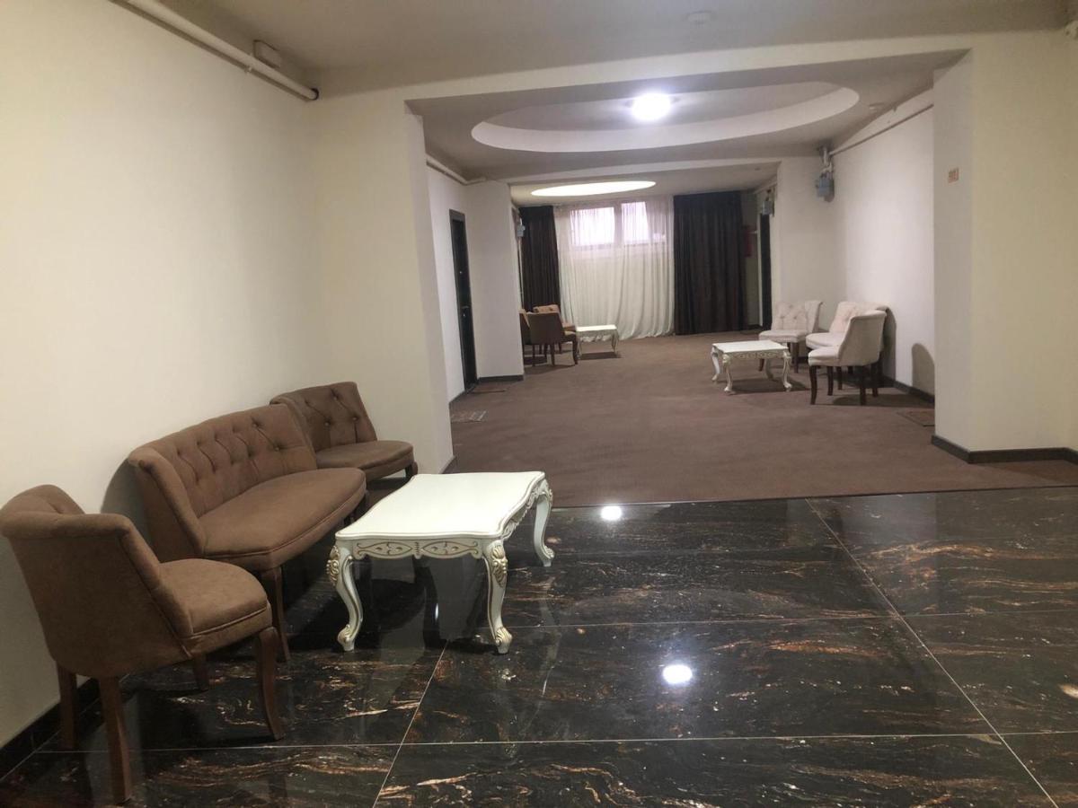 Hotel Aqua Palace Petrosani Bagian luar foto