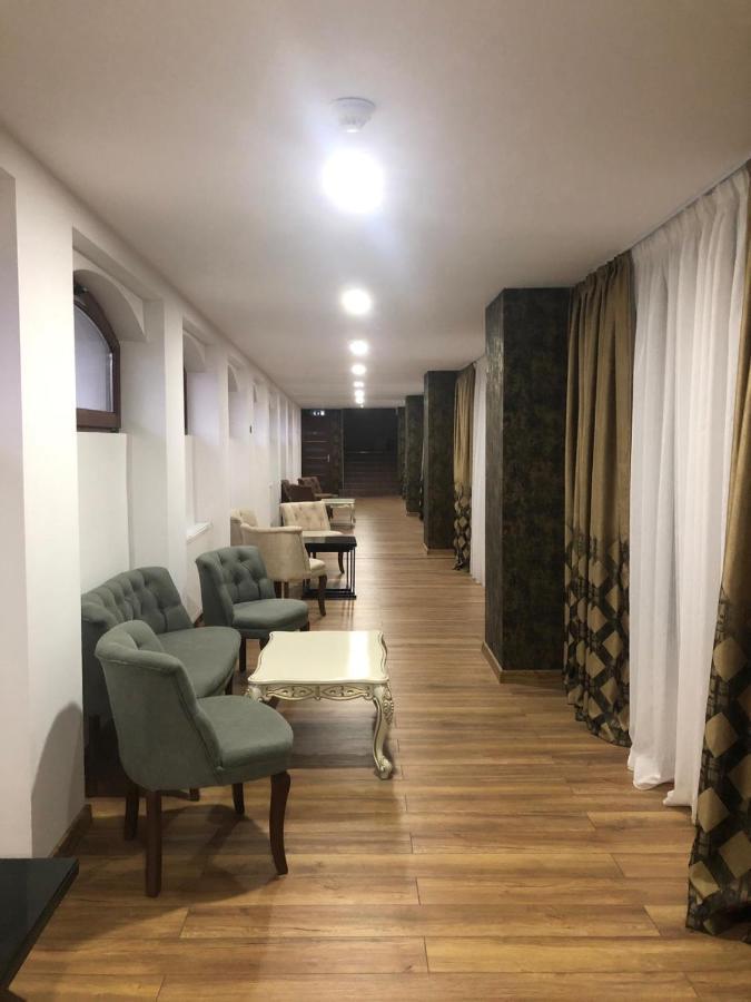 Hotel Aqua Palace Petrosani Bagian luar foto